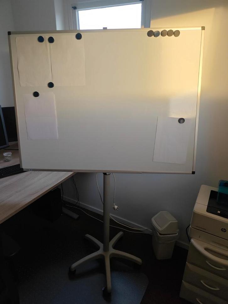 Legamaster Magneetbord op Rolvoet 120x80cm, Hobby en Vrije tijd, Tekenen, Zo goed als nieuw, Overige typen, Ophalen of Verzenden