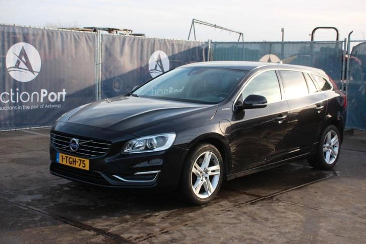 Volvo V60 D6 215pk Plug-in Hybrid 2014 Zwart, Auto's, Volvo, Particulier, V60, 4x4, ABS, Adaptive Cruise Control, Airbags, Airconditioning