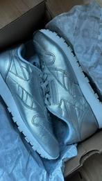 Reebok Classic Zilver Maat 39, Ophalen of Verzenden, Zo goed als nieuw, Grijs, Sneakers of Gympen