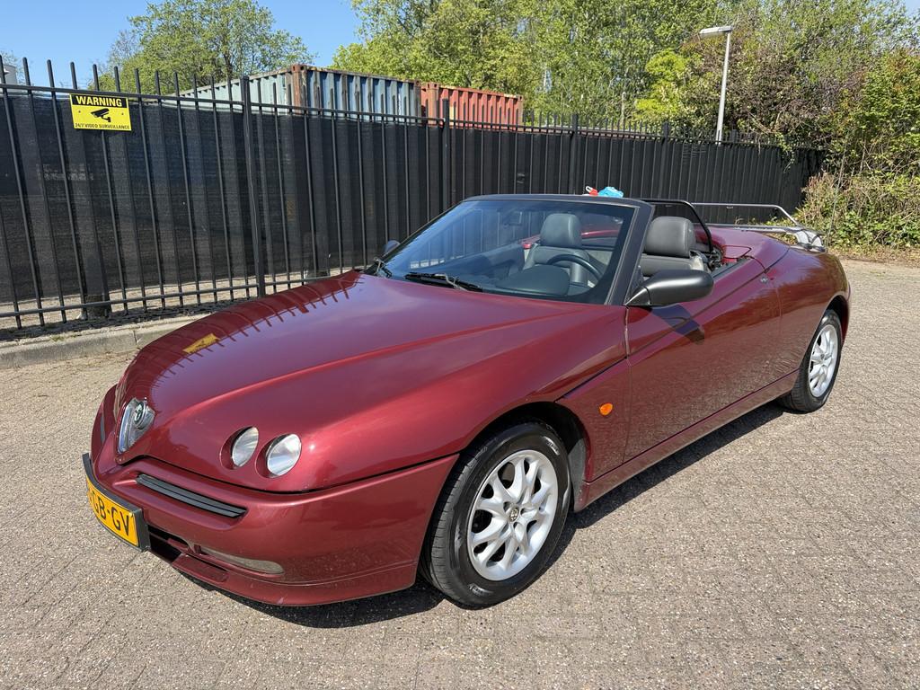 Alfa Romeo Spider 1.8-16V T.Spark Leer/Airco/LMV (bj 2000), Auto's, Oldtimers, 145 pk, Zwart, Cabriolet, Bedrijf