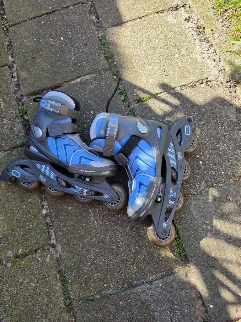 te koop een mooie blauwe skeelers mt 37 /39 voor 15 euro, Kinderen, Ophalen of Verzenden, Zo goed als nieuw, Inline skates 4 wielen