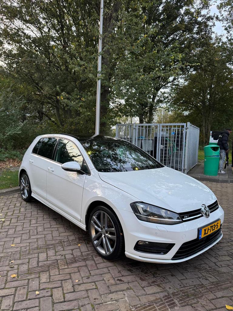 Volkswagen Golf 1.4 TSI 125pk 7-DSG 5D 2015 Wit, Auto's, Volkswagen, 125 pk, 4 cilinders, Wit, 630 kg