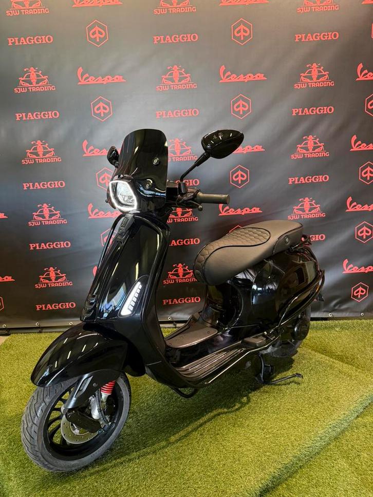 Vespa Sprint 2019 Brom! Black on Black / RS Zadel / Garantie, Fietsen en Brommers, Scooters | Vespa, Benzine, Ophalen of Verzenden