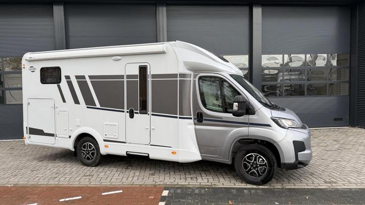 Carado T328 PRO+ Hefbed 5zitter, Caravans en Kamperen, Campers, Bedrijf, tot en met 4, Half-integraal, Carado, Fiat, Diesel, Automaat