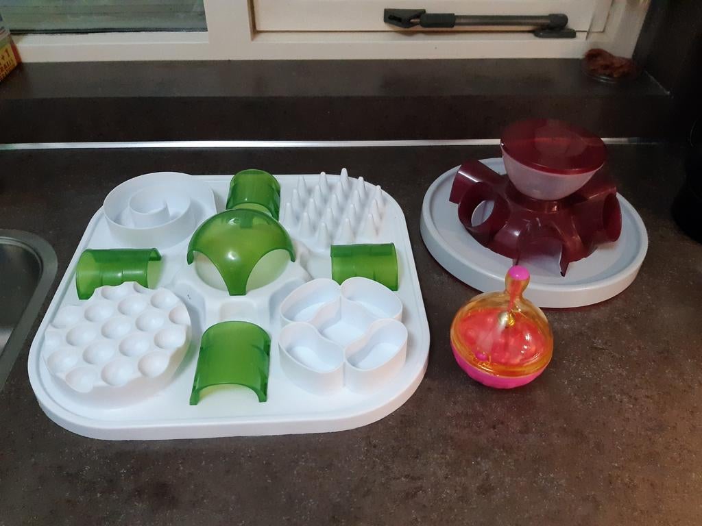 Kat slowfeeder speelgoed set nieuwstaat, Dieren en Toebehoren, Kattenspeelgoed, Ophalen of Verzenden, Zo goed als nieuw