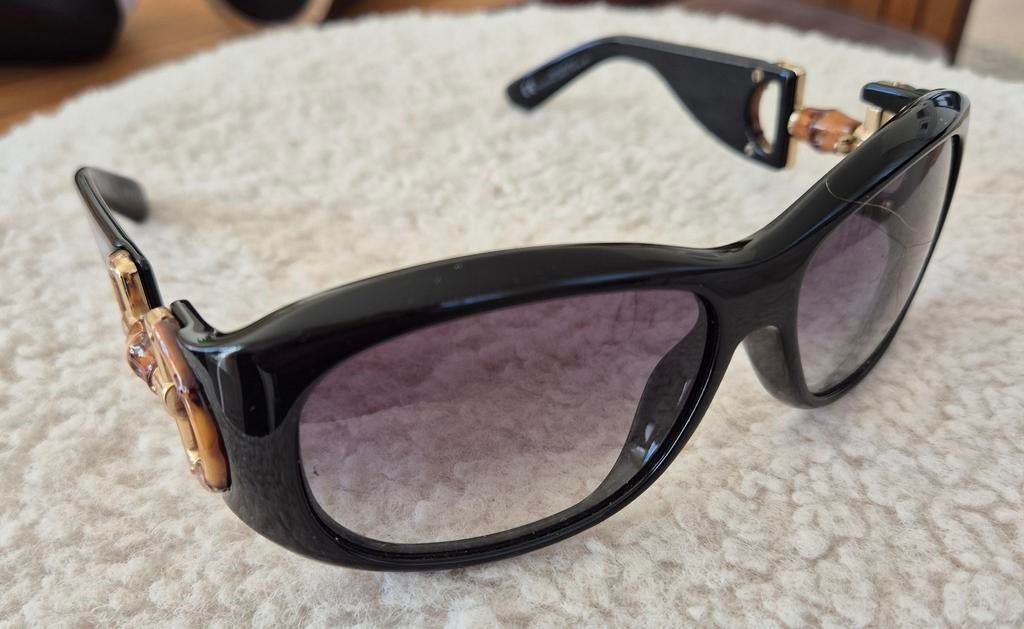 Stijlvolle Gucci Zonnebril met Bamboe Details, Overige merken, Zonnebril, Zwart, Ophalen of Verzenden