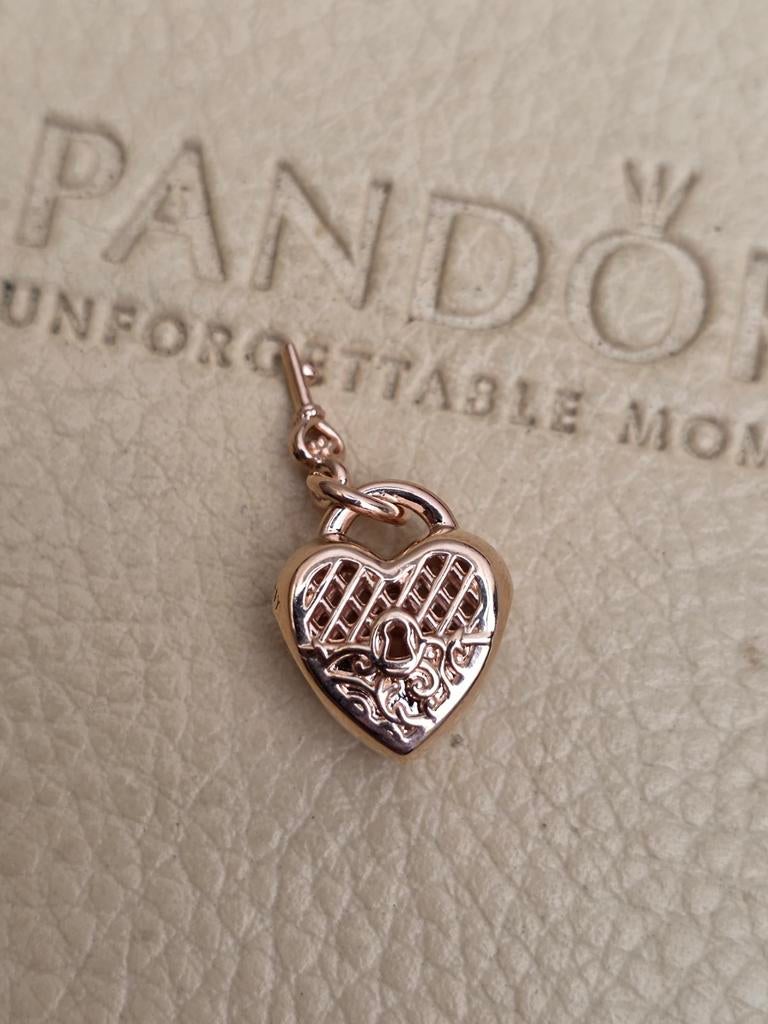 Pandora rose hartje met sleutel, Sieraden, Tassen en Uiterlijk, Bedels, Ophalen of Verzenden, Nieuw, Zilver, Pandora