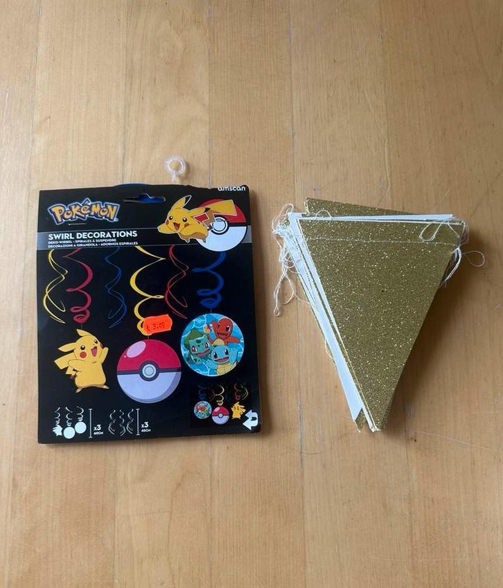 Feestversiering pokemon en vlaggetjes, Hobby en Vrije tijd, Feestartikelen, Ophalen, Zo goed als nieuw