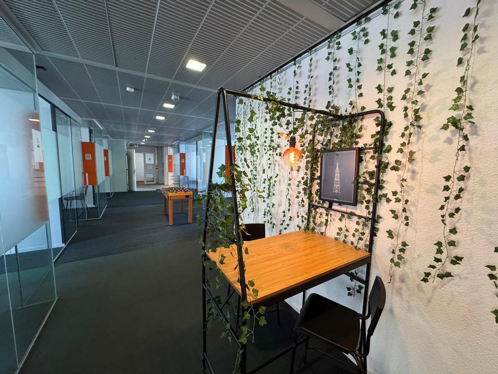 Ikea Haverud hoge tafel met opbergladder, Ophalen, Gebruikt, 100 tot 150 cm, Tot twee personen