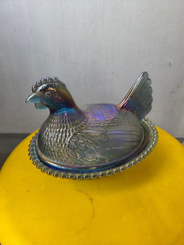 Carnival glas hen on nest Blue Indiana broedende kip schaal, Antiek en Kunst, Antiek | Glas en Kristal, Ophalen of Verzenden