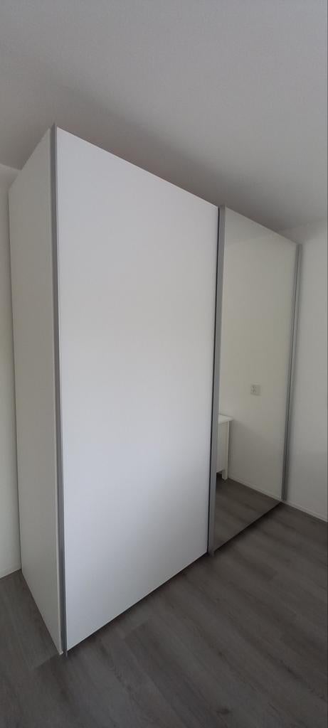 Moderne kledingkast met spiegel en schuifdeuren, Ophalen, Modern met spiegel, Zo goed als nieuw, 200 cm of meer