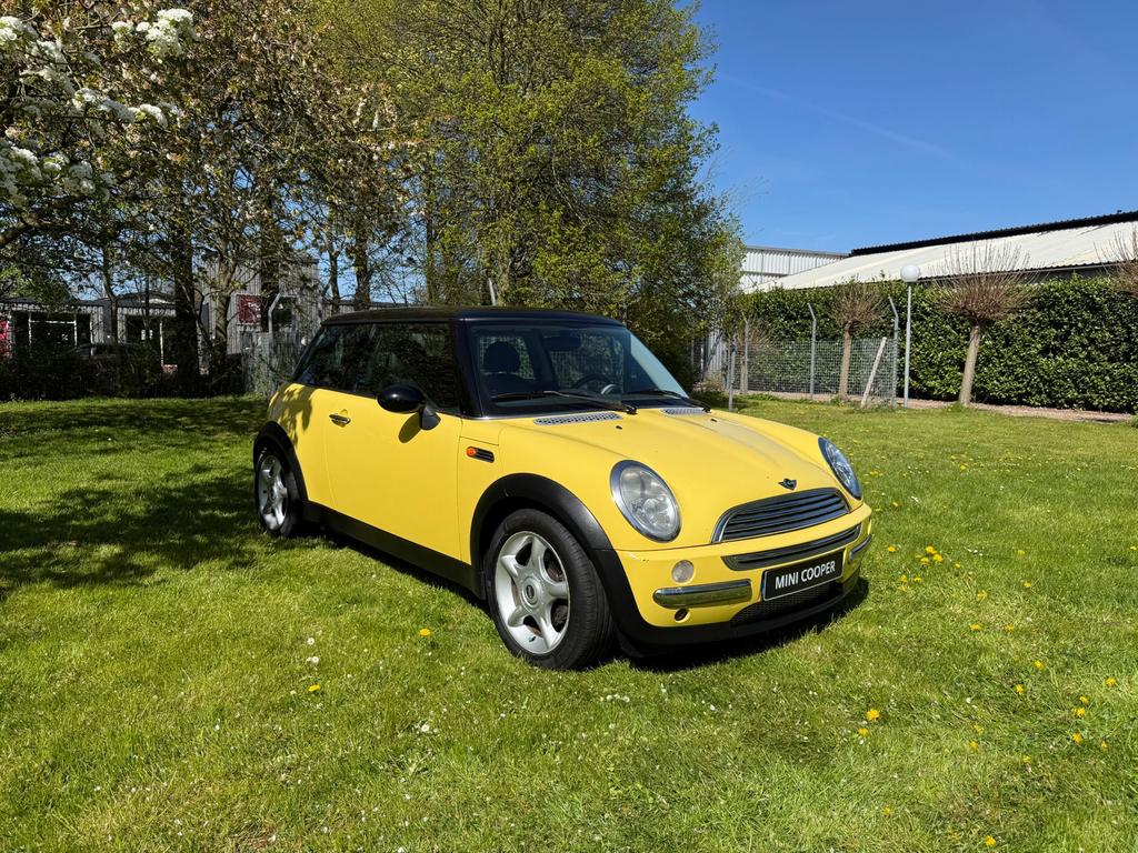 Mini 1.6 16V Cooper 2002 Geel ! 4500 km per jaar gereden, Auto's, Voorwielaandrijving, 1025 kg, 15 km/l, 4 cilinders