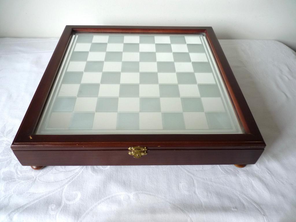 schaakspel van glas in houten box. King Arthur, Hobby en Vrije tijd, Gezelschapsspellen | Bordspellen, Gebruikt, Een of twee spelers