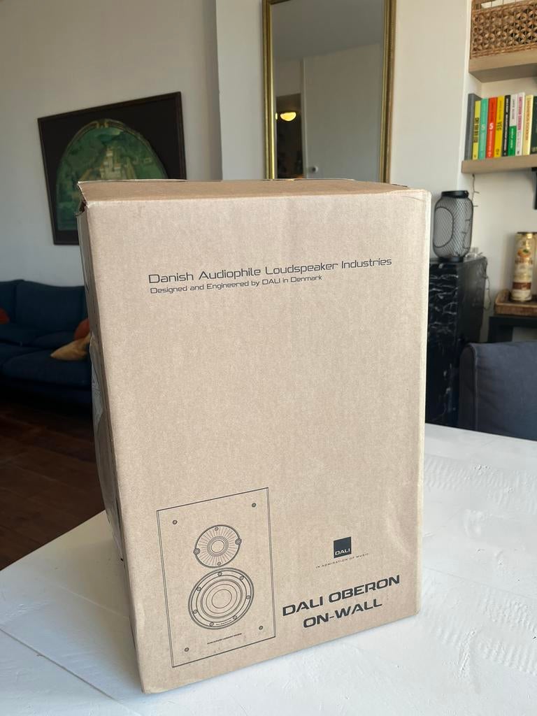 Nieuw: Dali Oberon On-wall speakers (set) - Light oak, Audio, Tv en Foto, Luidsprekers, Nieuw, Minder dan 60 watt, Front, Rear of Stereo speakers