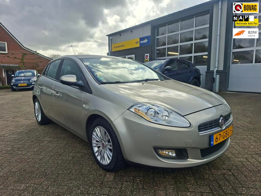 Fiat Bravo 1.4 T-Jet Corporate - Cruise control - Pdc - Airc, Auto's, Voorwielaandrijving, Gebruikt, 4 cilinders, Origineel Nederlands