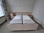 Tweepersoonsbed met nachtkastjes en matrassen, Huis en Inrichting, Slaapkamer | Bedden, Ophalen, Gebruikt, Klassiek, Tweepersoons