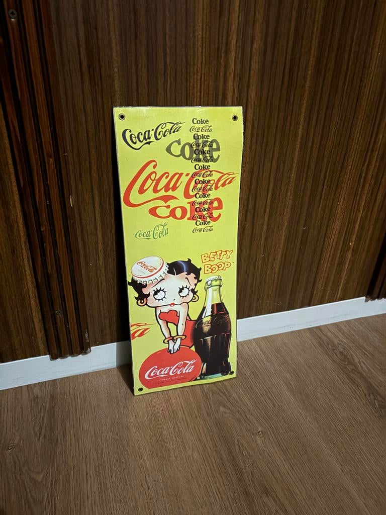 Coca-Cola Betty Boop Emaille Bord - 42x17 cm, Ophalen of Verzenden, Zo goed als nieuw, Reclamebord