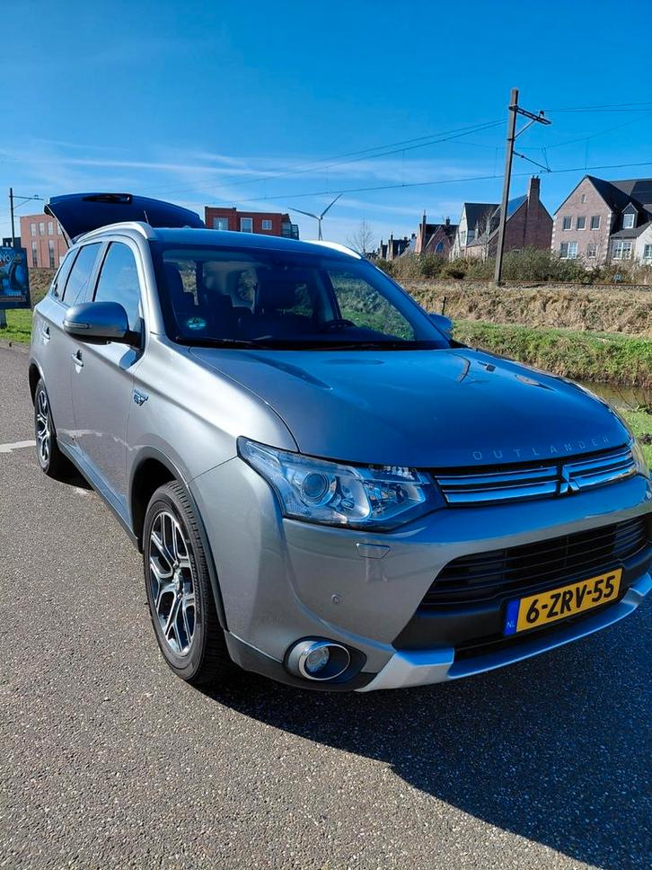 Zeer nette Mitsubishi Outlander 2.0 Phev 4WD 5P 2015 Grijs, Auto's, Mitsubishi, Particulier, Outlander, 4x4, ABS, Achteruitrijcamera