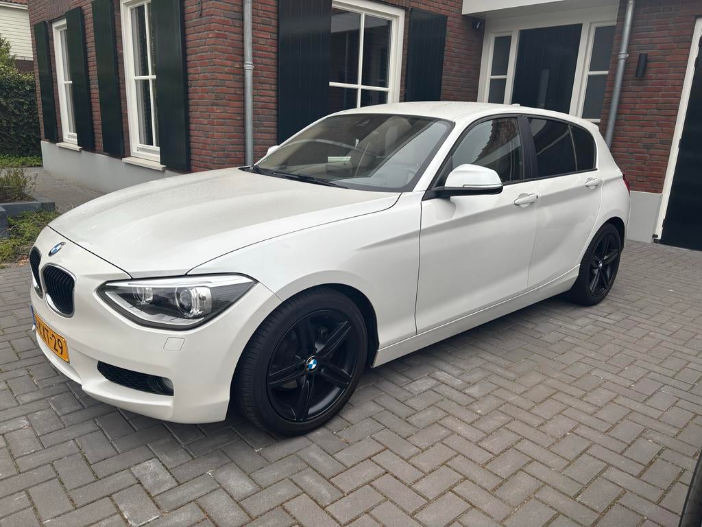 BMW 1-Serie 116I EDE HighExecutive 5DR, zeer nette staat!, 1-Serie, Lederen bekleding, Beige, 4 cilinders