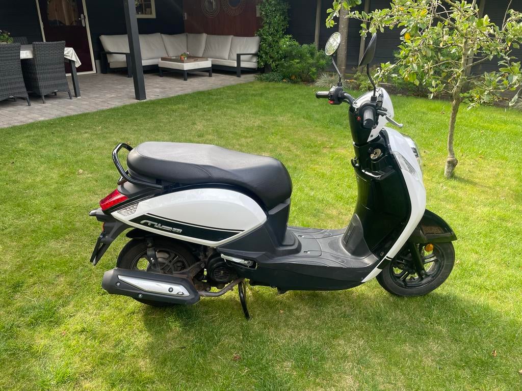 Sym New Mio 45 4t Scooter - Wit/Zwart, Zo goed als nieuw, Fietsen en Brommers, Scooters | SYM, Maximaal 45 km/u, Zo goed als nieuw