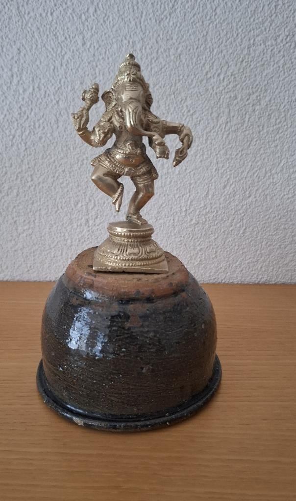 Antieke geelkoperen Ganesha sculptuur op voet.🗽, Verzenden, Koper