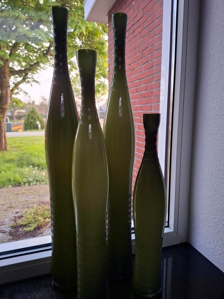 4 Olijfgroene smalle decoratieve vazen, Huis en Inrichting, Woonaccessoires | Vazen, Overige kleuren, Ophalen of Verzenden, Minder dan 50 cm