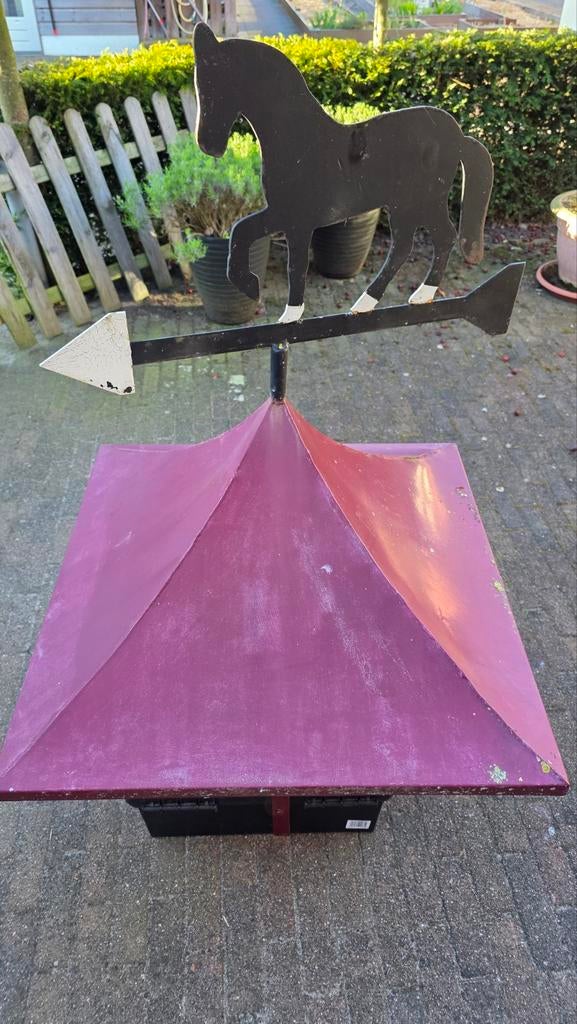 Schoorsteenkap met windwijzer paard - Rood/Zwart, Ophalen