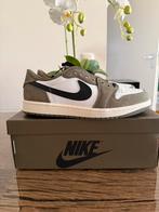 Jordan 1 Retro Low Medium Olive 41, Ophalen of Verzenden, Zo goed als nieuw, Wit