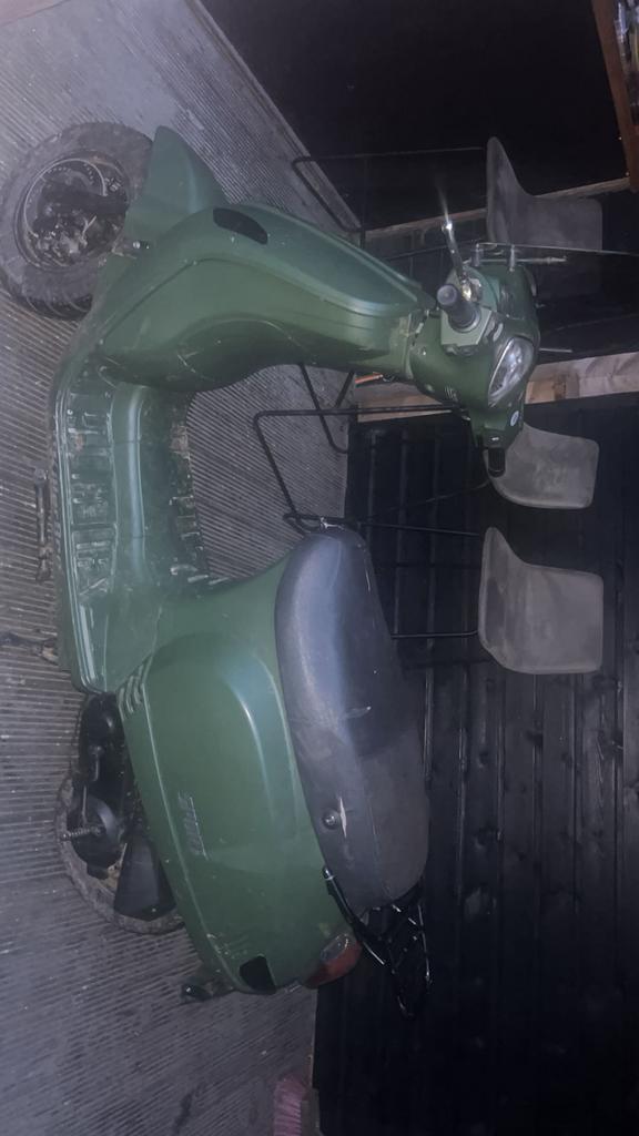 GERROE STAR scooter 49cc snor! MOET SNEL WEG!!!!, Fietsen en Brommers, Snorfietsen en Snorscooters, Zo goed als nieuw, Overige merken