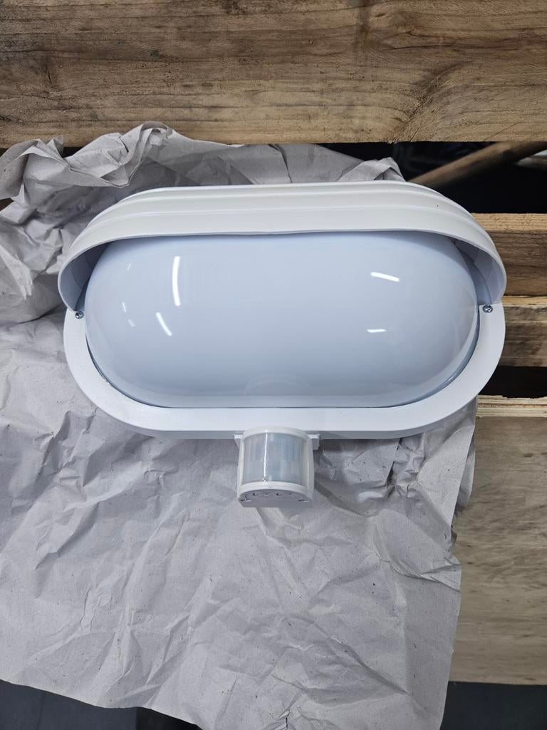 Moderne Buitenlamp met Bewegingssensor - Wit, Tuin en Terras, Kunststof, Led, Minder dan 50 watt, Wandlamp