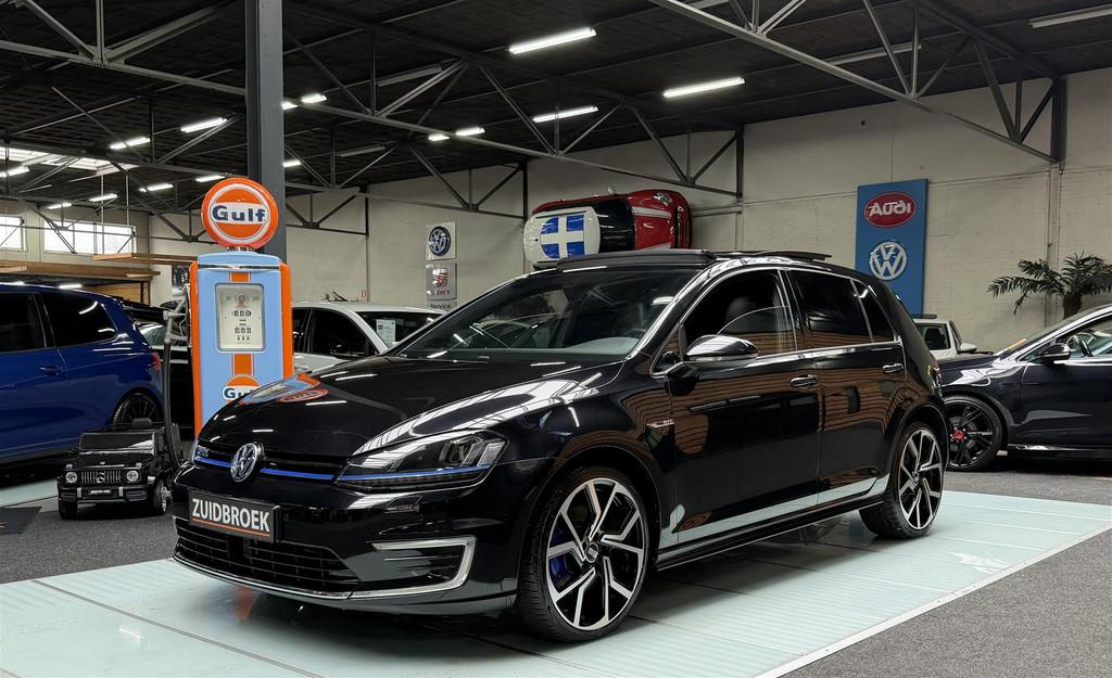 Volkswagen Golf GTE AUT! Vol optie! Leer! Pano! Navi!, Auto's, Volkswagen, Automaat, Gebruikt, 4 cilinders, 150 pk