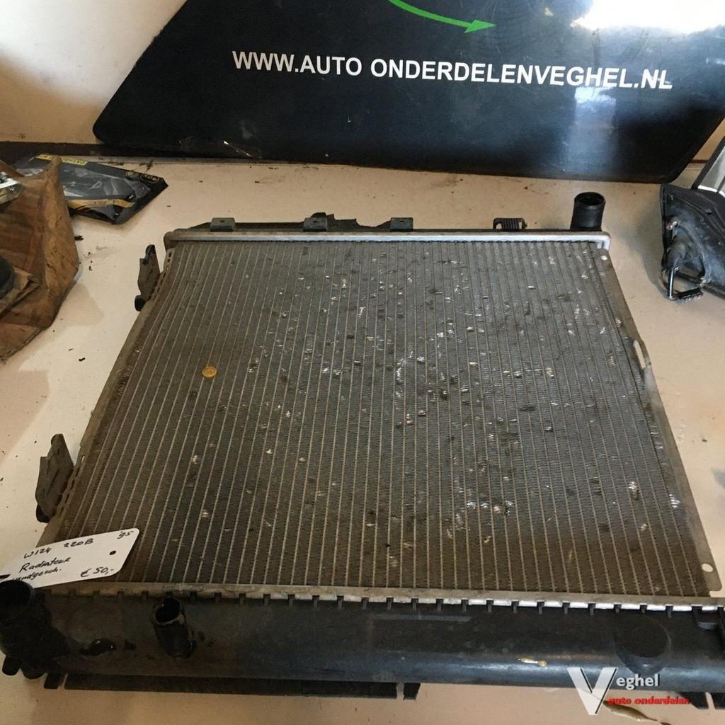 Mercedes W124 220 B handgeschakeld  1995     Radiateur, Gebruikt, -, -, Ophalen of Verzenden