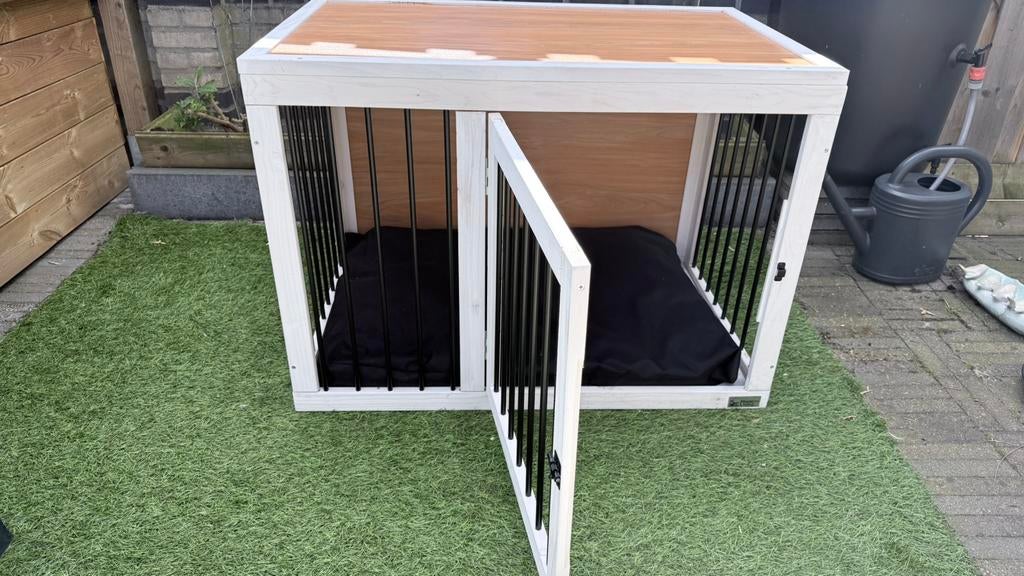 Te koop honden bench van modern living, Ophalen, 65 tot 100 cm, Hondenhok, Zo goed als nieuw