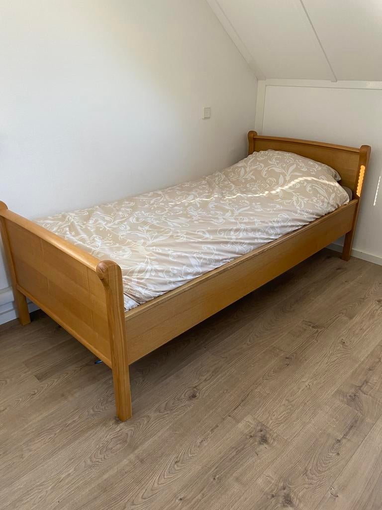 Te koop bed met elektrisch verstelbare bodem, Ophalen, 90 cm, Eenpersoons, Wit