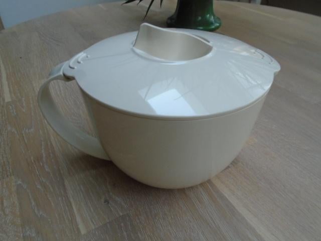 creme tupperware microplus, microcook magnetron kan 1 liter, Ophalen of Verzenden, Zo goed als nieuw, Crème, Beker of Kan