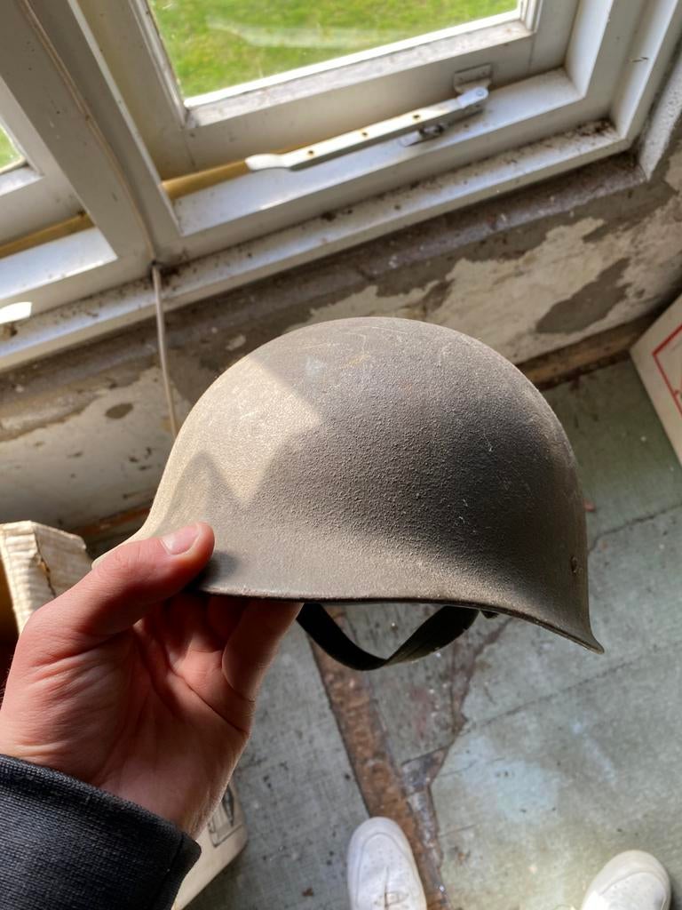 DDR helm, Ophalen of Verzenden, Zo goed als nieuw