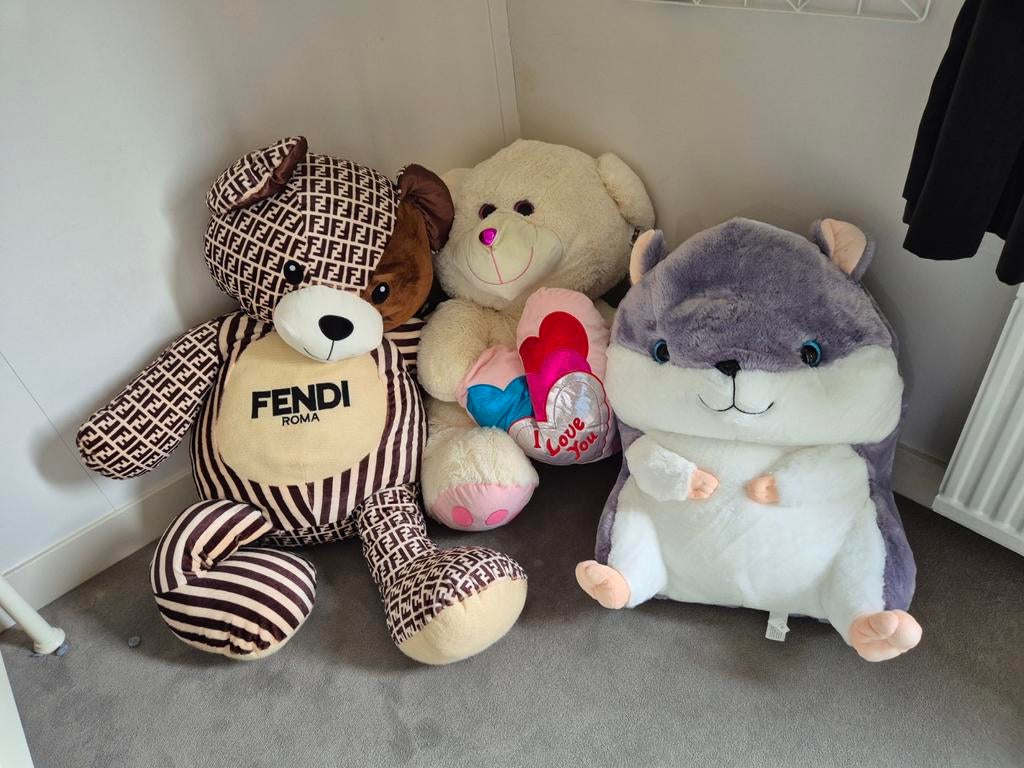 Grote knuffels: Fendi beer, witte beer en hamster, Kinderen en Baby's, Speelgoed | Knuffels en Pluche, Ophalen, Gebruikt, Beer