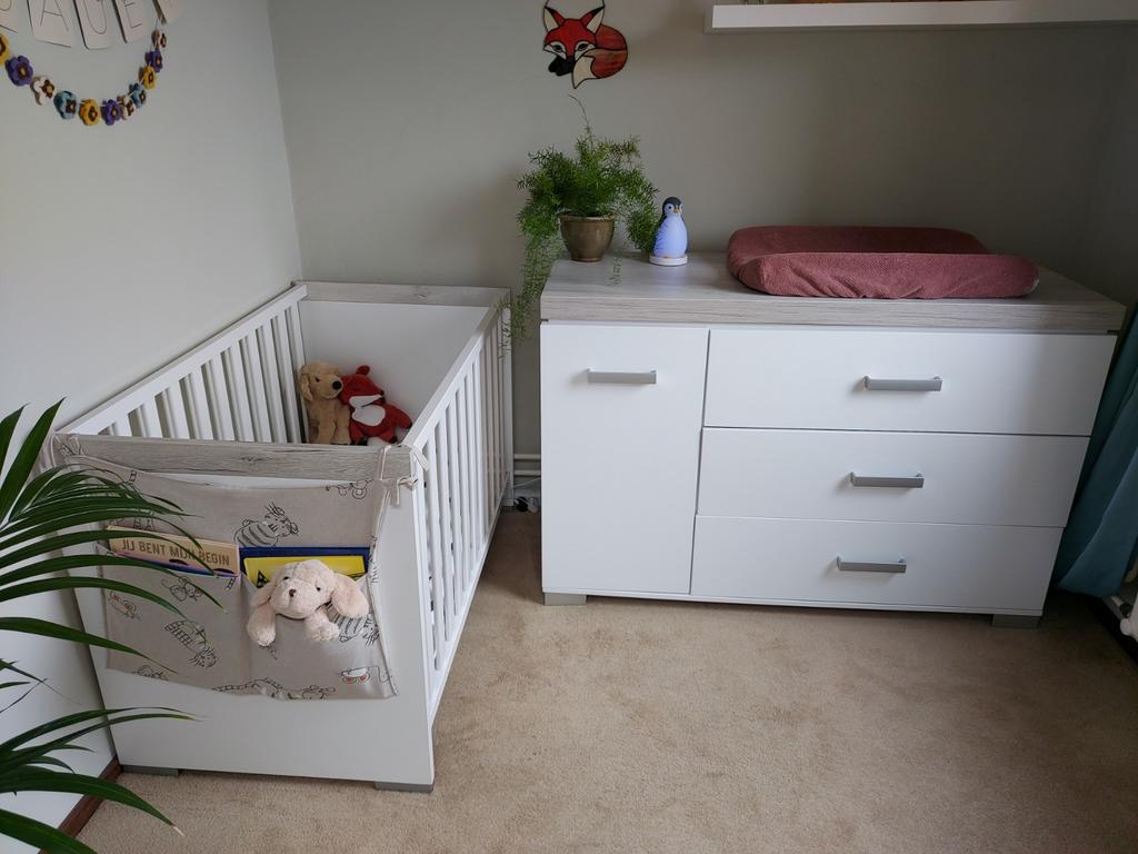 Nette Ledikant en Commode (incl aerosleep matras + topper), Ophalen, Gebruikt, Ledikant