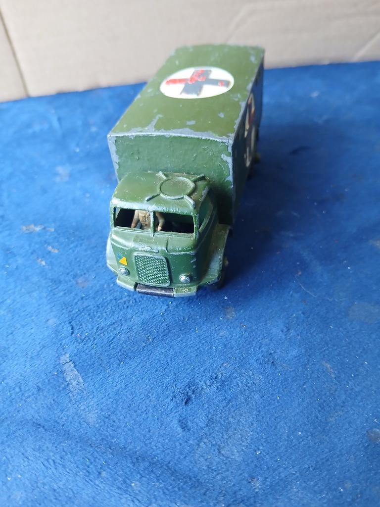 Militaire Ambulance.  Dinky toys 626, Ophalen of Verzenden, Gebruikt, Auto, Dinky Toys