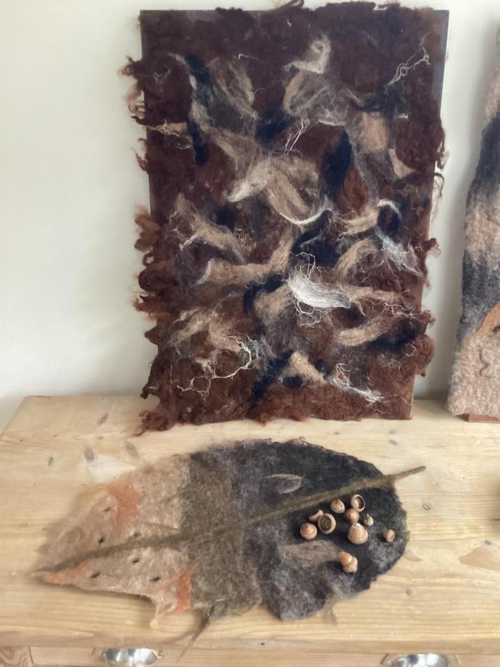 Alpacawol handgevilt op wandhanger wandpaneel wolschilderij, Hobby en Vrije tijd, Vilt, Nieuw, Ophalen