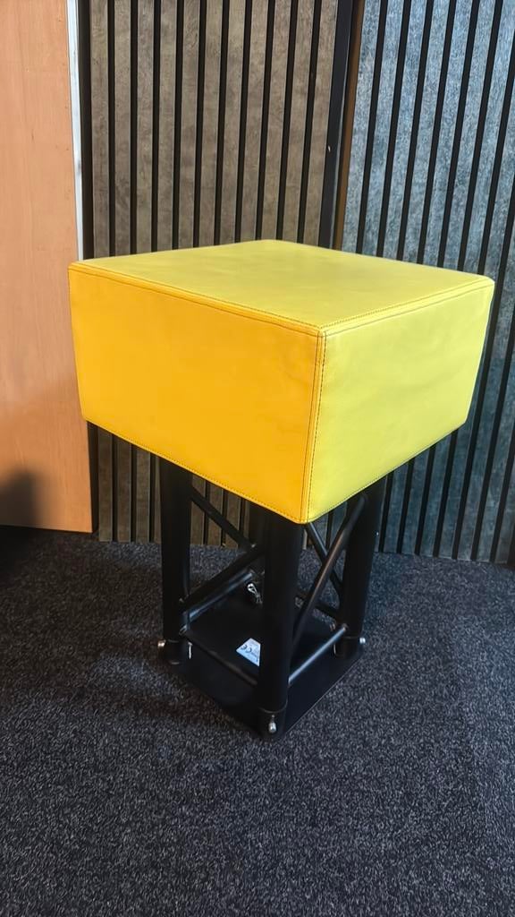 €650,- Vaste prijs! 8 barkrukken(Protruss)  en 16 krukjes, Huis en Inrichting, Barkrukken, Ophalen, 5 krukken of meer, 60 tot 90 cm