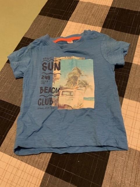 Blauwe T-shirt van de Zeeman. Maat 74, Kinderen en Baby's, Babykleding | Maat 74, Zeeman, Ophalen of Verzenden, Zo goed als nieuw