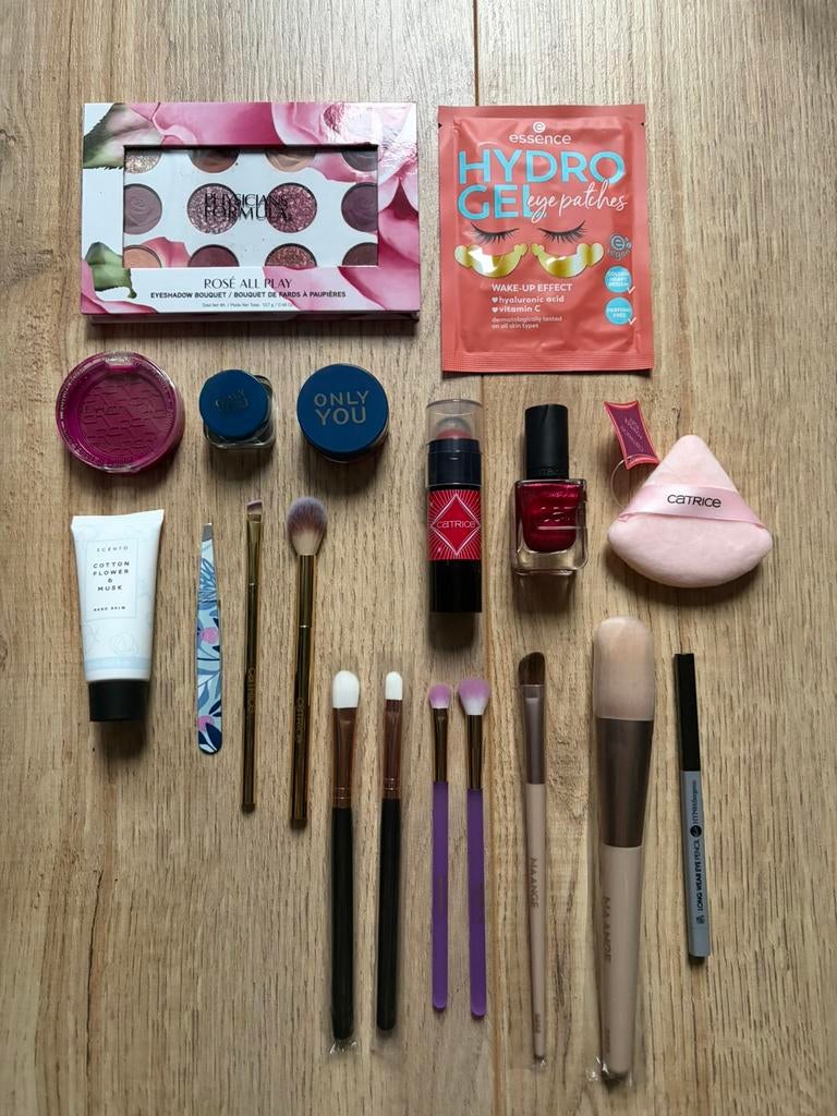 Nieuwe make-up & kwasten Catrice, Essence, Scento, Ici Paris, Overige kleuren, Gehele gezicht, Nieuw, Ophalen of Verzenden