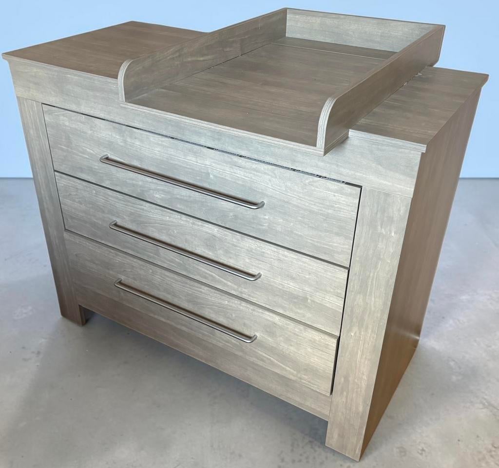 Scandinavische commode met verschuifbaar verschoonvak, Ophalen, 50 tot 70 cm, Opstaande rand, 100 cm of meer