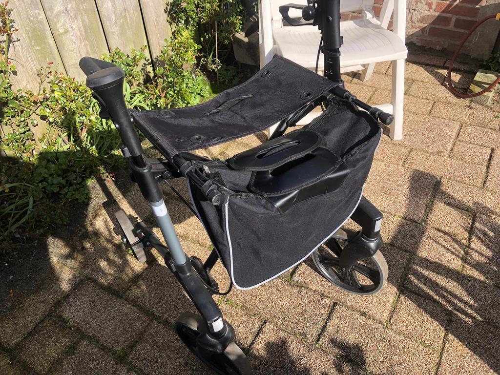 Rollator, voor buiten, gebruikt maar in goede conditie, Diversen, Ophalen of Verzenden, Opvouwbaar, Gebruikt