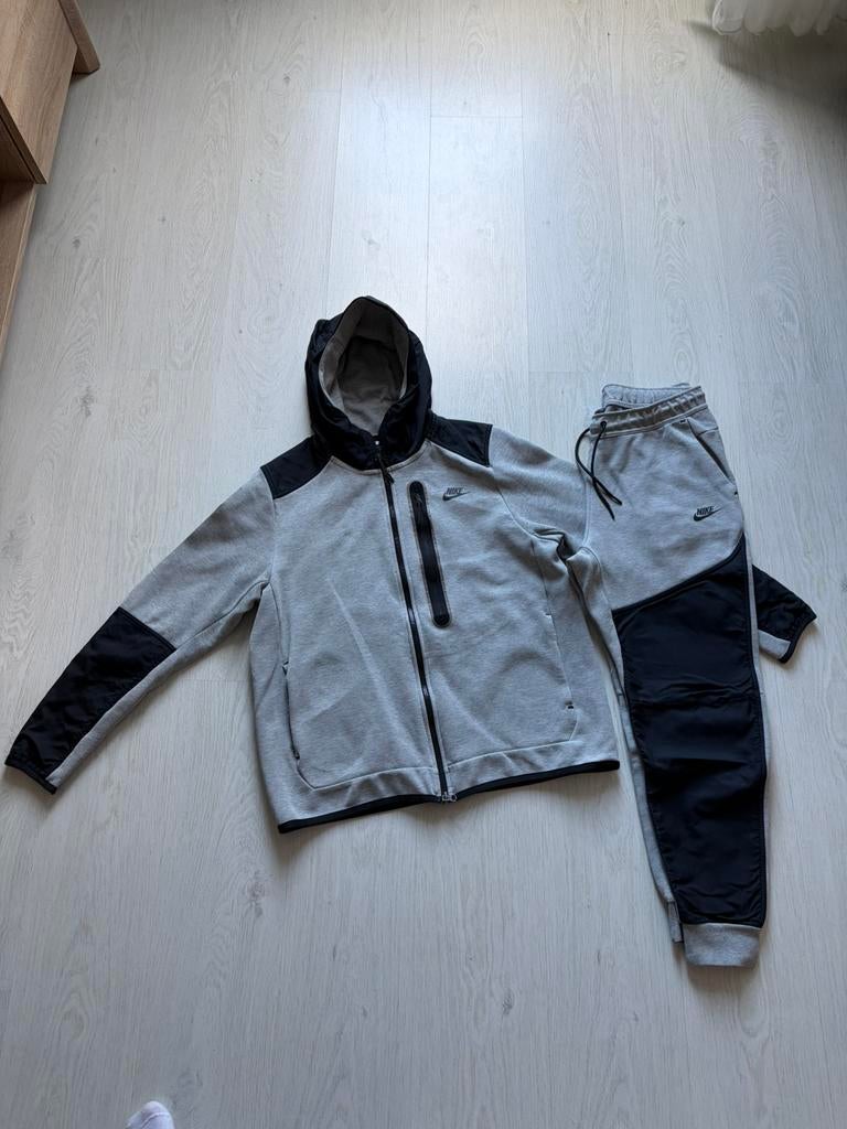 Nike Tech Trainingspak, Kleding | Heren, Sportkleding, Ophalen, Zo goed als nieuw, Grijs, Algemeen