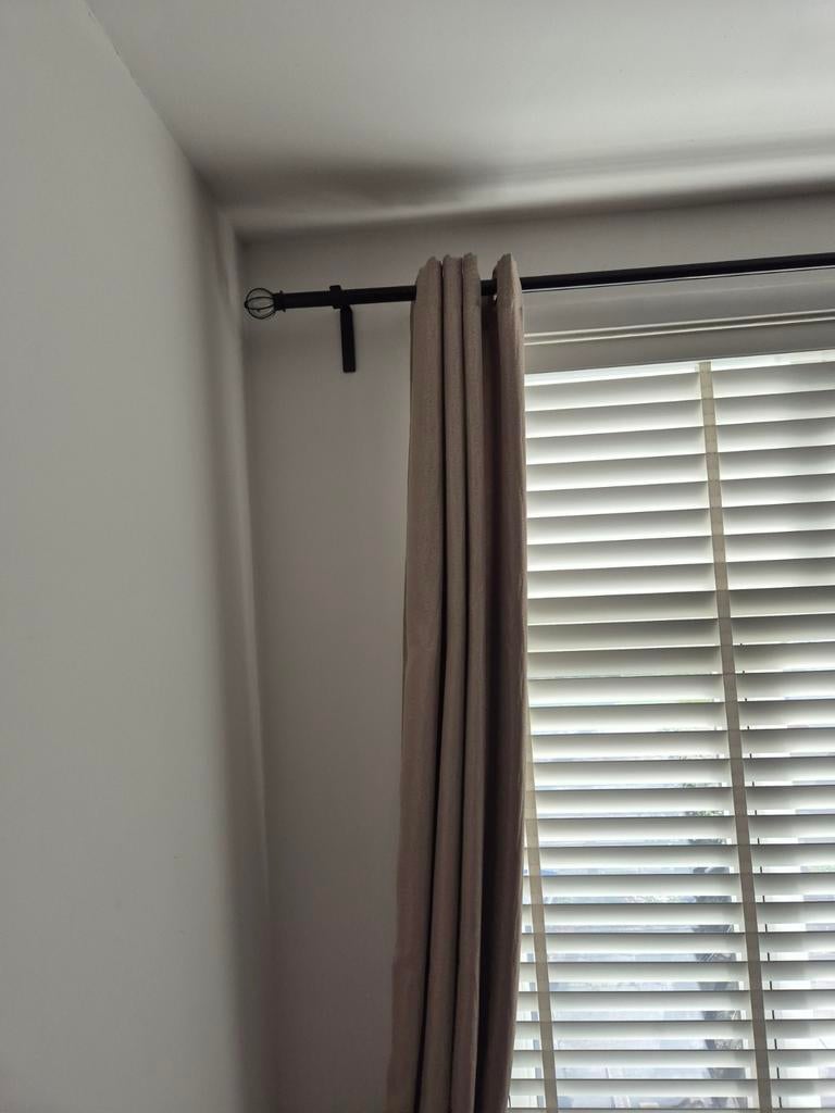 Zwarte uitschuifbare roede 190-350cm met gordijnen, Huis en Inrichting, Ophalen, Gebruikt, 200 cm of meer, Overige kleuren