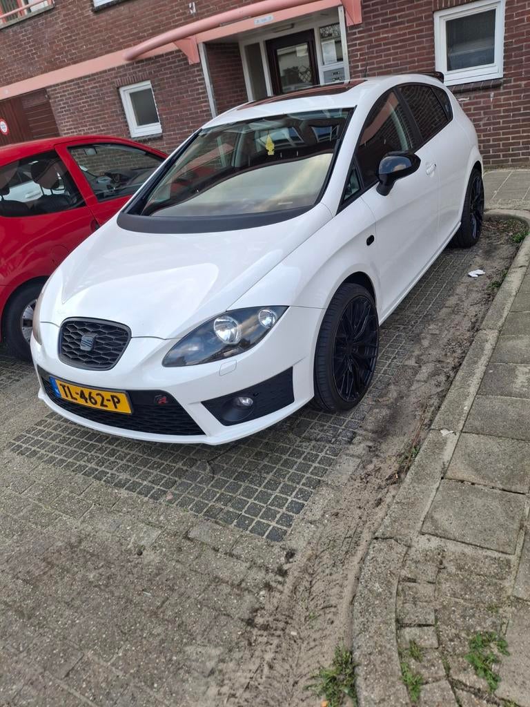 Seat Leon FR 2.0 TFSI 211pk | Zwarte velgen | Sportief 2010, Auto's, Voorwielaandrijving, 4 cilinders, Leon, Wit