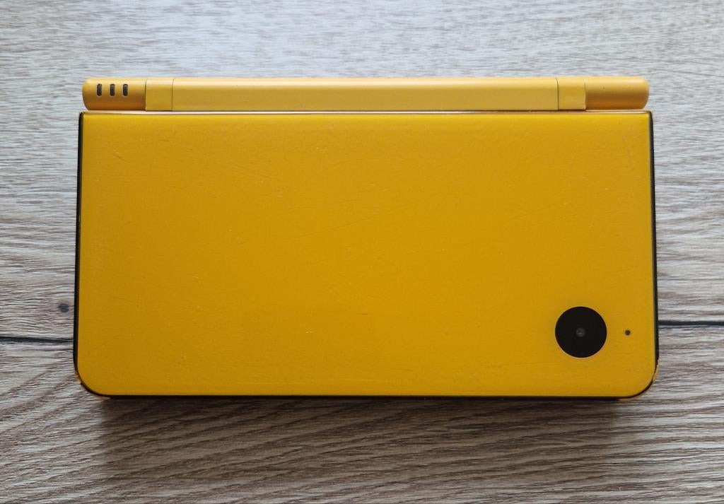 Nintendo DSI XL Geel met oplader, Ophalen of Verzenden, Gebruikt, Geel, Dsi XL