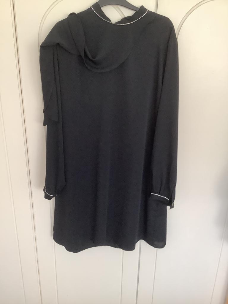 Zwarte jurk met parels en ruches, Zwart, Maat 46/48 (XL) of groter, Nieuw, Ophalen of Verzenden